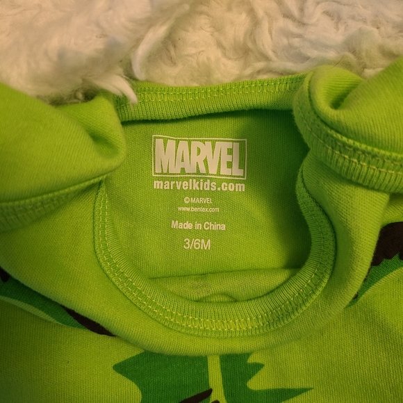 Marvel♡ 2 onesies Captain America & Hulk 3/6 month - Picture 4 of 4